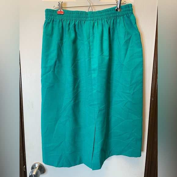 VINTAGE WOMEN'S GREEN EMBROIDERED SKIRT SUIT - SPECIAL EFFECTS - SIZE - Picture 3 of 4